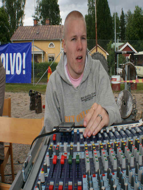 jb_djErik.jpg (279778 byte)